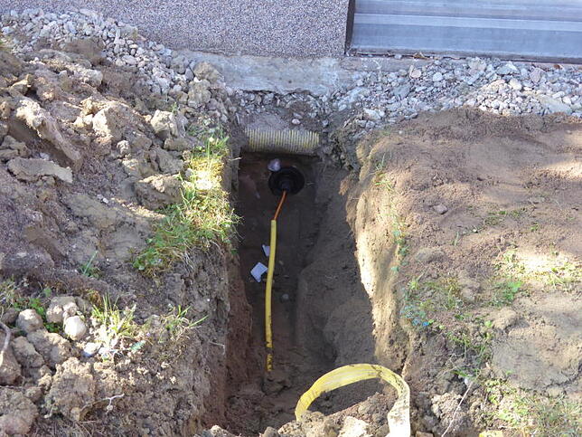 Durch das Glasfaserkabel gelangt das schnelle Internet direkt ins Haus. Bild: ZVBS
