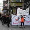 Viele hundert Konstanzer und Vertreter des überparteilichen Bündnisses zogen am Sonntag friedlich vom Herosé-Areal zum Gondelhafen und ...