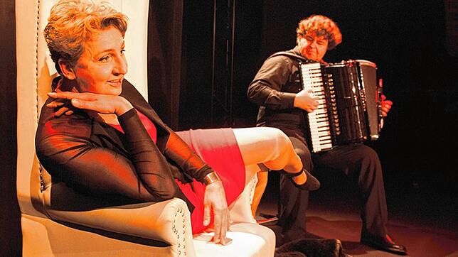Schauspielerin Birgit Nolte im Theaterstück &bdquo;Die Welt hochwerfen&ldquo; im Überlinger Nolte-Theater. Seit dem Corona-Lockdown im ...