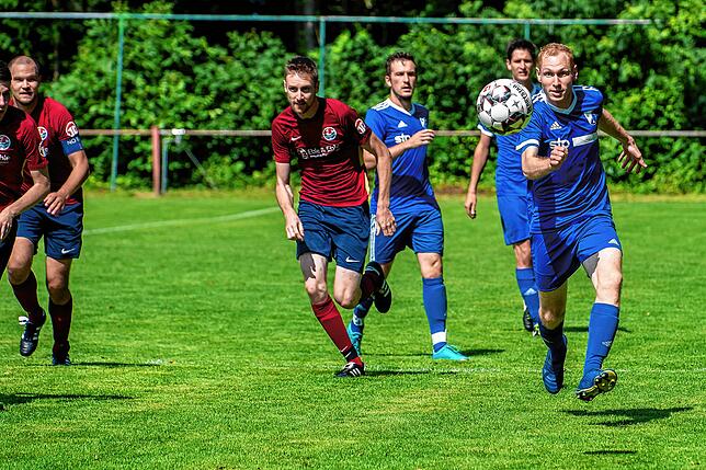 Bild 29: FC Weizen bleibt nach 2:0-Sieg beim FC Huttingen in der Kreisliga A &ndash; und wir haben Bilder