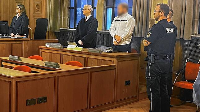 Wegen Totschlags an seiner Ehefrau ist ein 37 Jahre alter Mann vom Landgericht Tübingen zu zwölf Jahren Haft verurteilt worden.