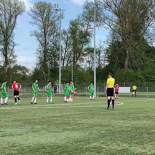 Nico Kroh trifft mit einem Freistoßtreffer zum 2:0