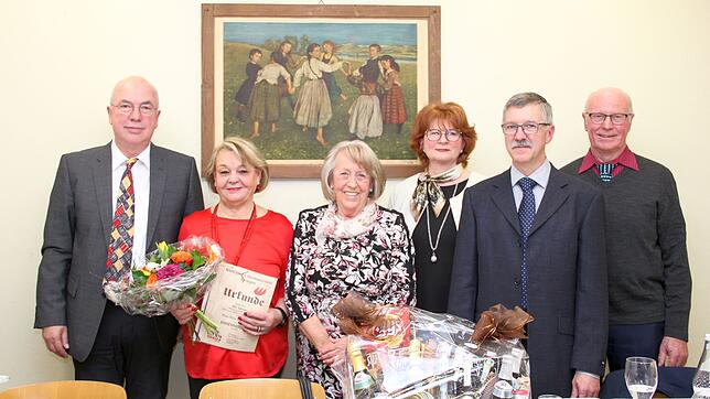 Vorstand und Geehrte (von links): Als Schriftführer wurde Peter Isele bestätigt, Rita Maximilian wurde zum Ehrenmitglied ernannt und ...