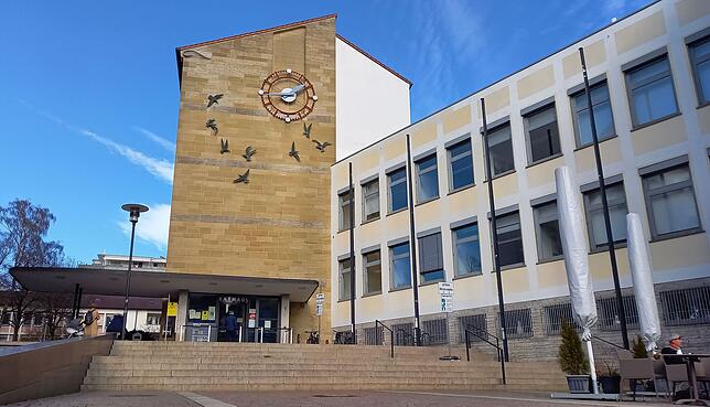 Das Rathaus Friedrichshafen stammt aus den 50er Jahren. Die Ästhetik prägt aus Gebhards Sicht die Stadt.