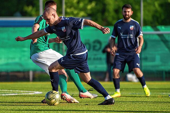 Bild 19: Titelanwärter FC Zell setzt sich mit 6:1 beim VfB Waldshut durch &ndash; und wir haben Bilder!