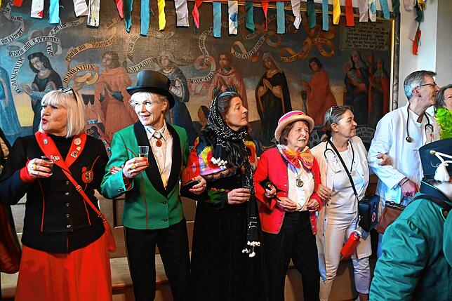 Bild 15: Das Nebelmännle ist da! Bilder vom närrischen Treiben in Schloss Bodman