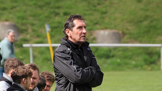 Obereschach-Trainer Franz Ratz und seine Mannschaft stehen nach dem jüngsten Heimsieg in der Kreisliga A 1 auf Rang zwei.