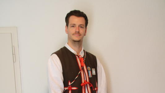 Zunftmeister Werner Späth mit der Landsknechttracht. Bild: Sebastian Sieracki