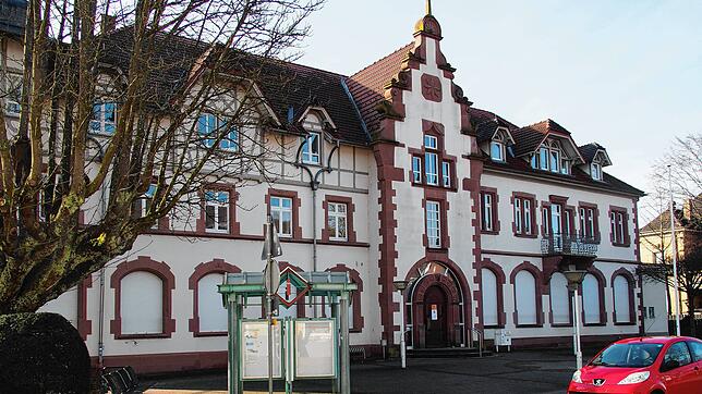 Im Gottmadinger Rathaus sind einige Abteilungen unterbesetzt und Schreibtische verwaist. Um neues Personal zu finden, will die Gemeinde ...