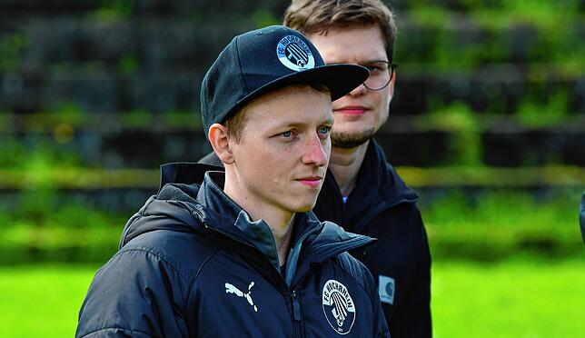 Abschied zur Winterpause: Trainer Thomas Halmer stellt nach dem letzten Spiel – am 1. Dezember gegen den FC Hauingen – zusammen mit ...