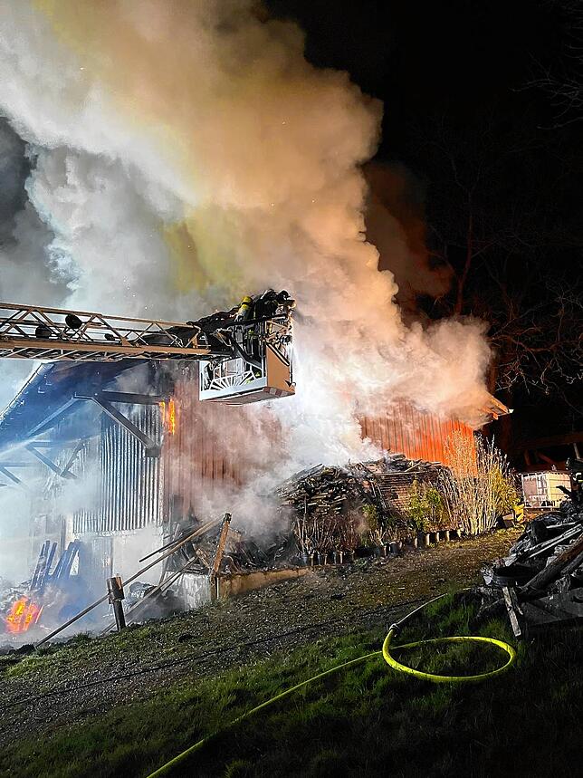 Bild 11: Großeinsatz beim Brand in Dettighofen – das sind Bilder