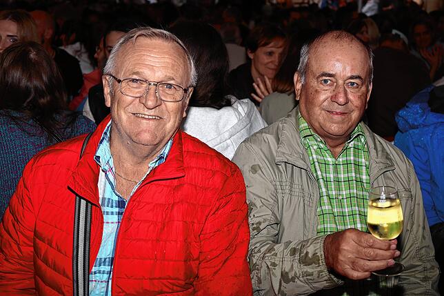 Bild 14: Beim Konstanzer Weinfest 2025 steigt schon am Eröffnungsabend die Stimmung - Die schönsten Bilder