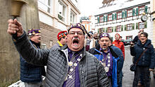 Kräftig eingeschellt wurde der Beginn der schwäbisch-alemannischen Fastnacht durch Martin Birk, Zunftmeister der Meßkircher Katzenzunft.