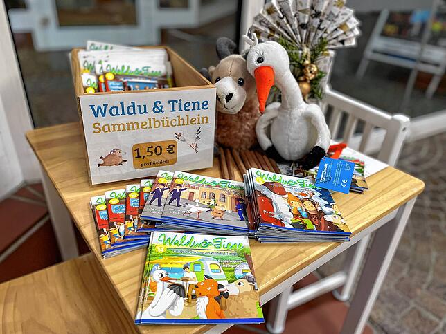 In der Tourist-Information in Waldshut gibt es viele Heftchen über Waldus und Tienes Abenteuer für je 1,50 Euro. Auch Kuscheltiere sind ...