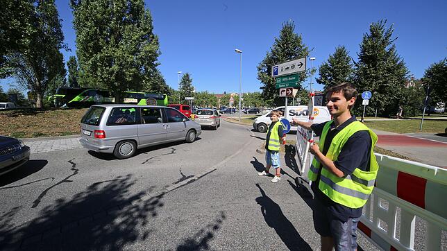 Zu gefährlich für Jugendliche? Verkehrskadetten in der Konstanzer Innenstadt haben keine leichte Aufgabe.