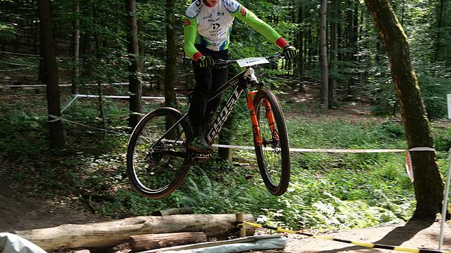 Husarenritt: Lukas Stamm (Dick Küchen Racing Team) fuhr beim Bundesliga-Nachwuchsrennen in St. Ingbert in der Klasse U15 von Platz 39 ...