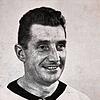 Eine Autogrammkarte zeigt Fritz Walter im DFB-Trikot.