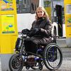 An der Bushaltestelle Überlingen-Landungsplatz passierte es, dass die Rollstuhlfahrerin Amrei Isenberg von einem Busfahrer der RAB-Linie ...