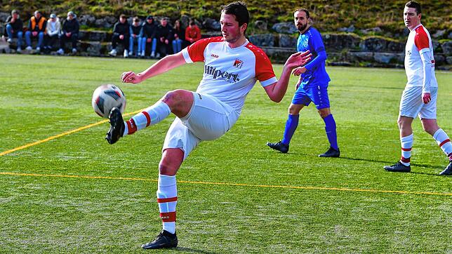 Urgestein beim FC Rot-Weiß Weilheim: Lucca Flum spielt schon seit seinem vierten Lebensjahr für seinen Heimatverein und arbeitet seit ...