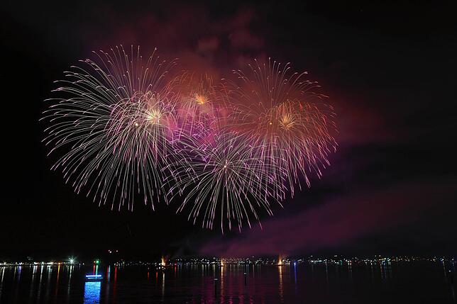 Bild 16: Konstanzer Seenachtfest 2024 - Jetzt knallt's! Das Feuerwerk am Bodensee bringt Zuschauer zum Staunen