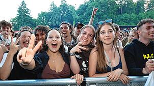 Bild : Erst Blümchen, dann K.I.Z.: Das feiern die Fans beim Campus-Festival