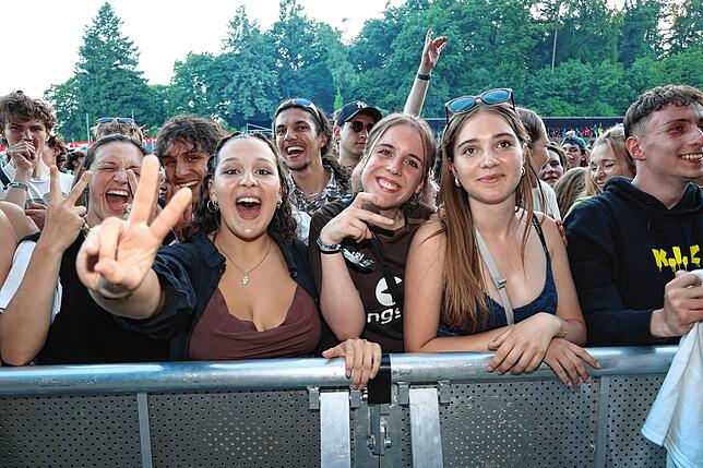 Bild 1: Erst Blümchen, dann K.I.Z.: Das feiern die Fans beim Campus-Festival