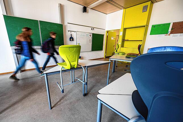 Bald schon bleiben alle Klassenzimmer im Land leer und die Stühle auf den Tischen.