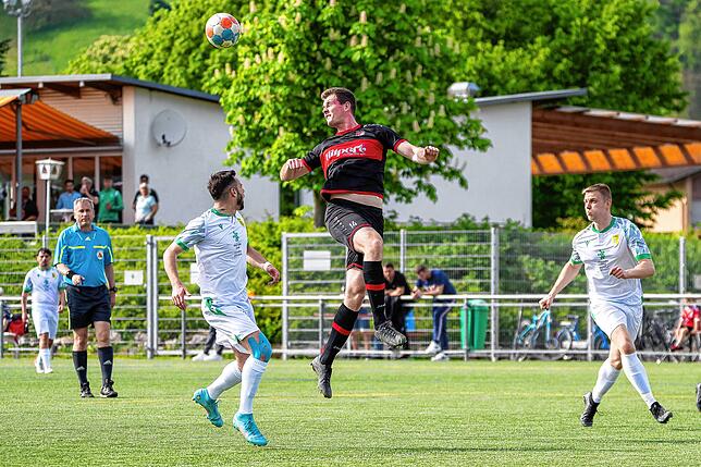 Bild 34: SV Herten setzt sich mit 4:2 gegen den FC Rot-Weiß Weilheim durch &ndash; und wir haben Bilder!