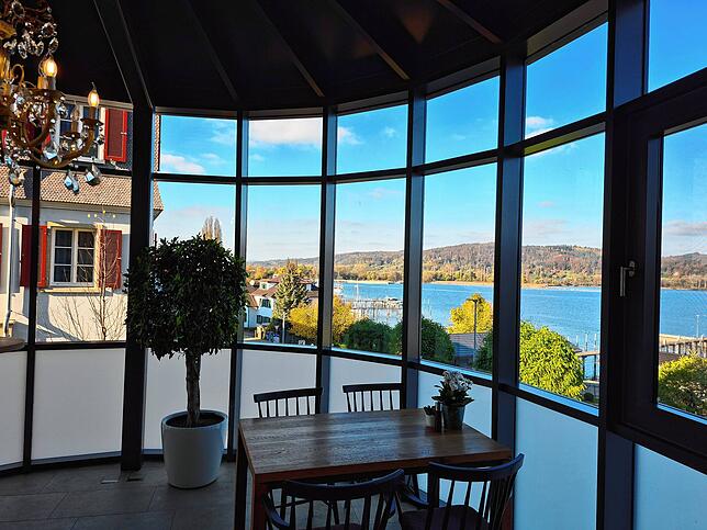 Im Restaurant s´Äpfle können Gäste auch einen separaten Raum mit Blick auf den Bodensee buchen.
