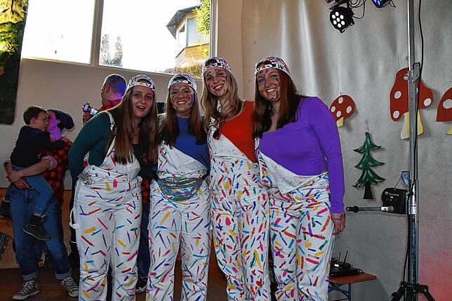 Bild 10: Honstetter Narren feiern Rosenmontag mit buntem Programm