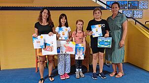 Die Gewinner des Malwettbewerbs aus der Weihermattenschule haben tolle Preise für die ganze Klasse gewonnen. Auf dem Bild (von links) ...