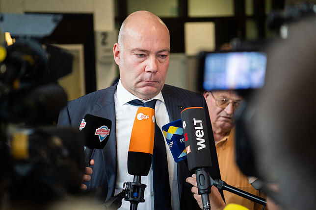 „Für meine Mandanten ist er ein Mörder“, sagt Rechtsanwalt Christof Müller-Holtz, Anwalt einer Opferfamilie, nach dem Urteil ...