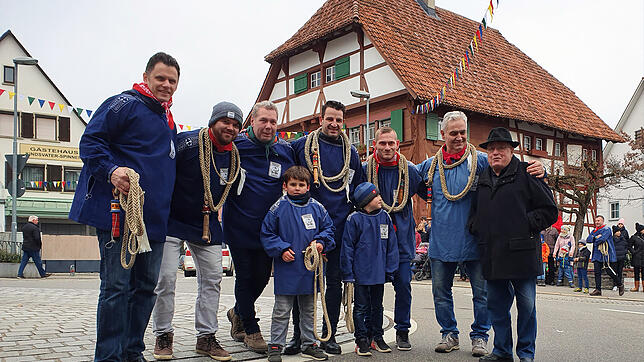 Am Dreikönigstag haben sich in Immenstaad fünf neue Karbatscher in die Herzen der Zuschauer und der Altkarbatscher geschnellt (von ...