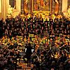 Ein fulminantes Bild: Die Friedensmesse des Kirchenchores Rast-Bichtlingen und der Jungen Sinfonie Reutlingen in der Martinskirche ...