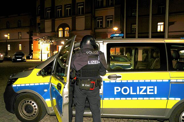 (Archivbild) Großeinsatz der Polizei in Konstanz und Kreuzlingen: Schnell verbreitete sich die Nachricht, auch in sozialen Netzwerken, ...