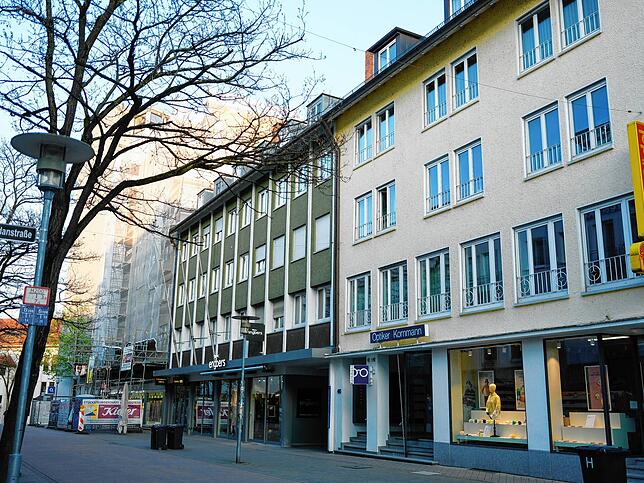 Bei genauerem Hinsehen sind die Nummern 46 und 48 der Friedrichstraße tatsächlich vergleichbar aufgebaut.