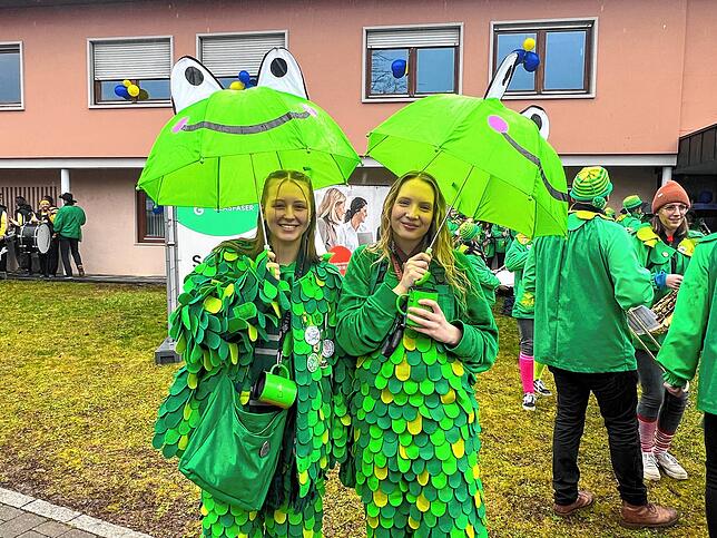 Vom Regen am Vormittag ließen sich auch die Wutöschinger Frösche die Laune nicht verderben.
