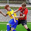 Der Königsfelder Nico Kroh (rechts) versucht F.A.L.-Spieler Marco Bernecker den Ball abzunehmen. Das Spiel war eines der ersten auf dem ...