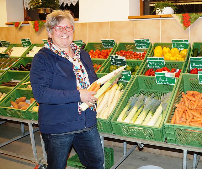 Außerhalb der Fasnet führt Christa Müller zusammen mit Ehemann Anton einen Gemüseanbau mit Hofladen in Stetten.