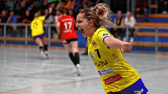 Kyra Teixera da Silva bejubelt einen Treffer für den SV Allensbach. Am Samstag tritt der SVA beim TSV Wolfschlugen an.