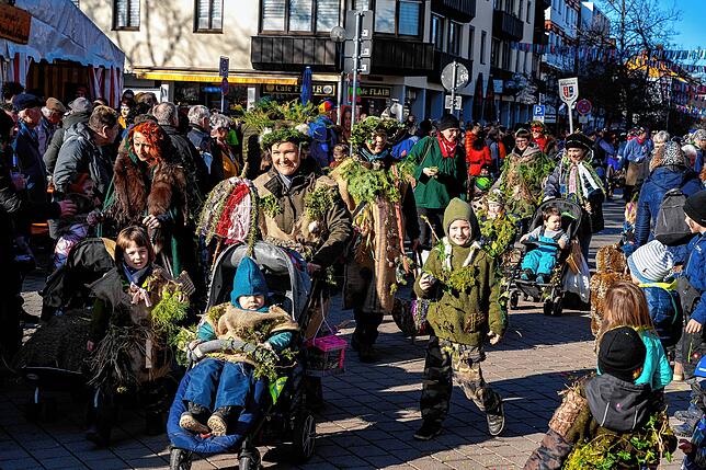 Bild 1: Die Bad Dürrheimer Schulen und Kitas beim Umzug am Samstag