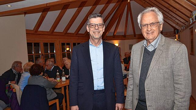 Bürgermeister Georg Riedmann (links) war zu Gast bei Ernst Arneggers „I mein‘ halt“-Runde im Zunfthaus Obertor