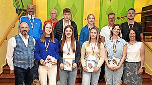 Mit der Sportlerplakette in Gold werden Sportler mit Spitzenplätzen auf nationaler und internationaler Ebene ausgezeichnet. Unser Bild ...