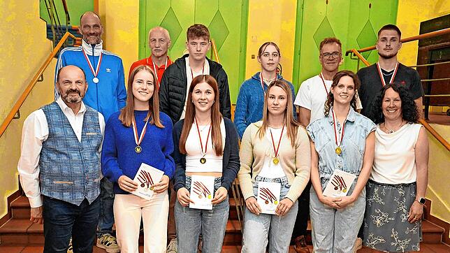 Mit der Sportlerplakette in Gold werden Sportler mit Spitzenplätzen auf nationaler und internationaler Ebene ausgezeichnet. Unser Bild ...