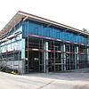 Fast fertig ist die mächtige Lagerhalle des Bauhofs