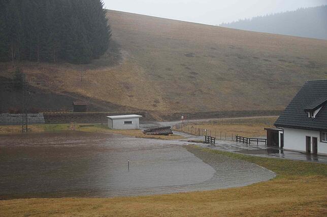 Bild 2: Land unter im Bregtal &ndash; Feuerwehren sind im Einsatz