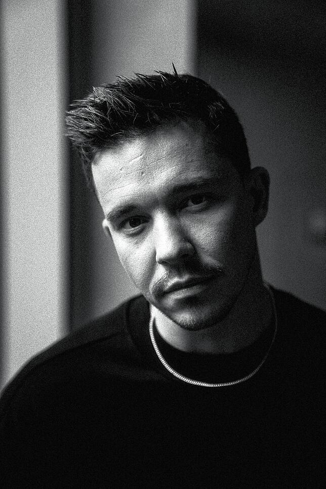 Nico Santos: Der Singer/Songwriter aus Bremen kommt in diesem Jahr zum Honbergsommer in Tuttlingen.