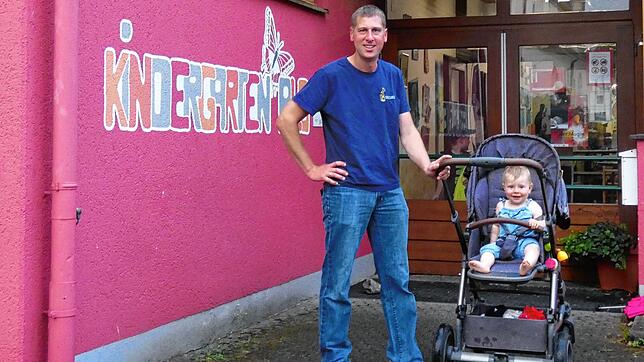 Der dreifache Vater Johannes Efinger (35) lebt seit 2020 in Albbruck und schätzt es, dass der Kindergarten fußläufig erreichbar ist.