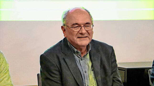 Er engagiert sich gemeinsam mit weiteren Helferinnen bei der Integration von Flüchtlingen in Furtwangen: Erhard Gwosch bei seiner ...