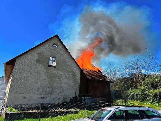 Bild 17: Bauernhaus in Albbruck brennt lichterloh - Bilder des Einsatzes